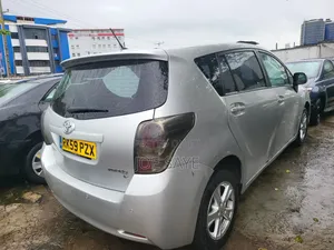 Toyota Verso 2010 Silver