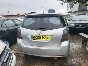 Toyota Verso 2010 Silver