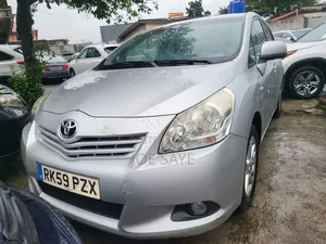 Toyota Verso 2010 Silver