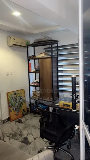Top Class, Executive Office