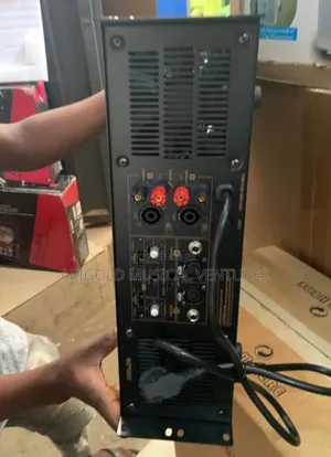Heavy Duty Professional Yamaha Amplifier P7000s Big Name