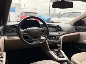 Hyundai Elantra Limited Sedan FWD (2.0L 4cyl 6A) 2017 Red