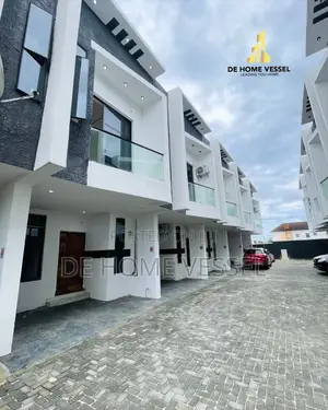 4bdrm Townhouse/Terrace in Ikota for sale