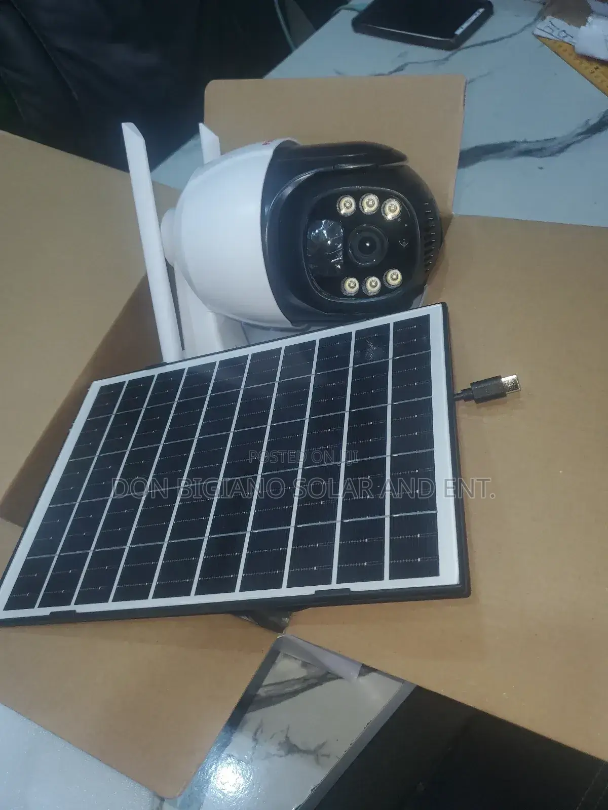 Intelligent Solar Ernegy Alert Security PTZ Camera