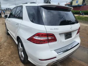 Mercedes-Benz M Class ML350 4MATIC 4dr SUV AWD (3.5L 6cyl 7A) 2014