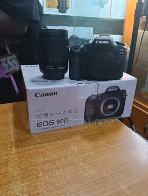 Canon Eos 90d With Lens 18-135mm Usm