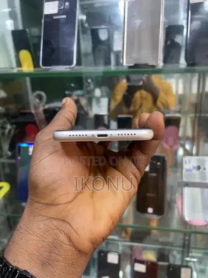 Apple iPhone 11 64 GB White