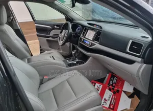 Toyota Highlander XLE 4x2 V6 (3.5L 6cyl 8A) 2018 Burgundy