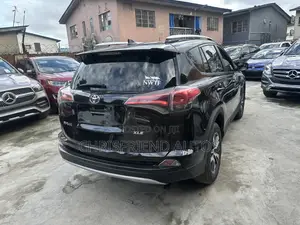 Toyota RAV4 XLE AWD (2.5L 4cyl 6A) 2016 Black