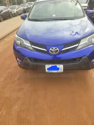 Toyota RAV4 LE AWD (2.5L 4cyl 6A) 2017 Blue
