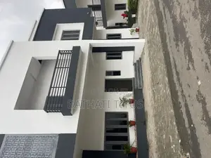 5bdrm Duplex in Uppertec Estate Life for rent
