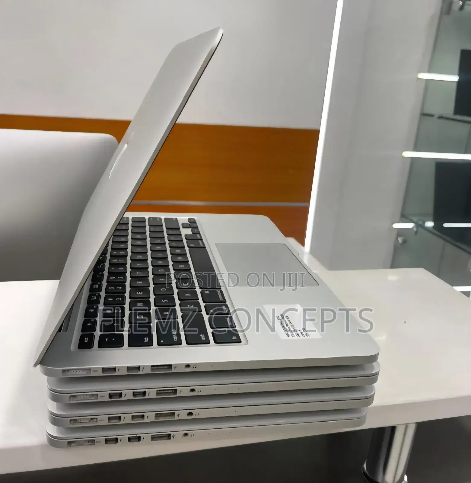 Laptop Apple MacBook Pro 2015 8GB Intel Core I5 SSD 256GB