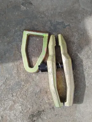 Body Repair Pulling Clamp.