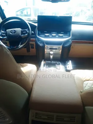 Bulletproof Toyota Landcruiser Suv (Upgraded) For Rent)