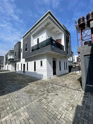 4bdrm Duplex in Chevron for sale
