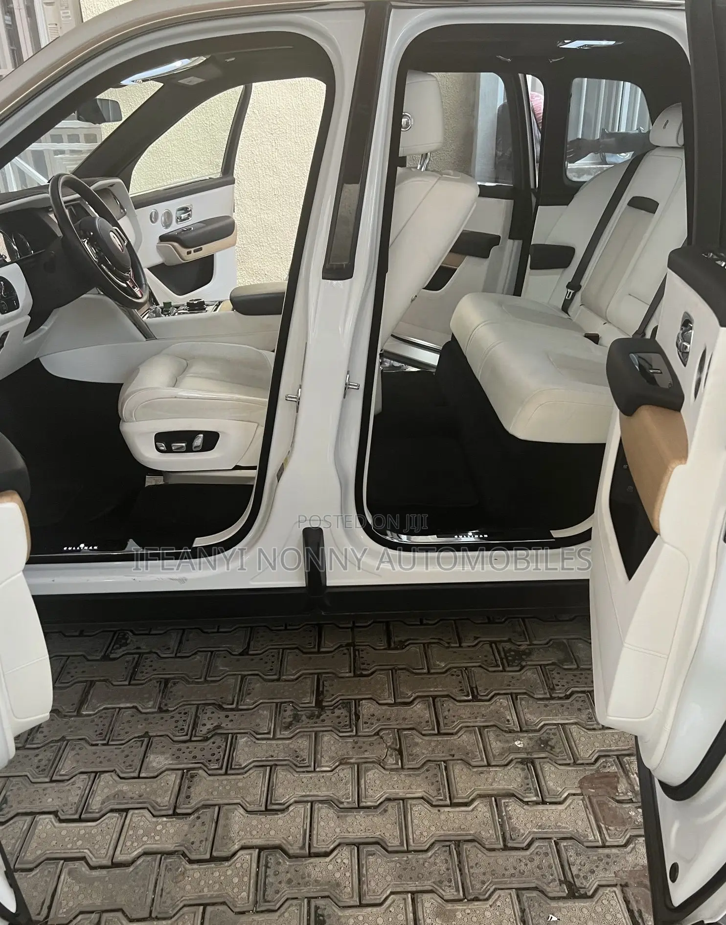 Rolls-Royce Cullinan Base 2019 White