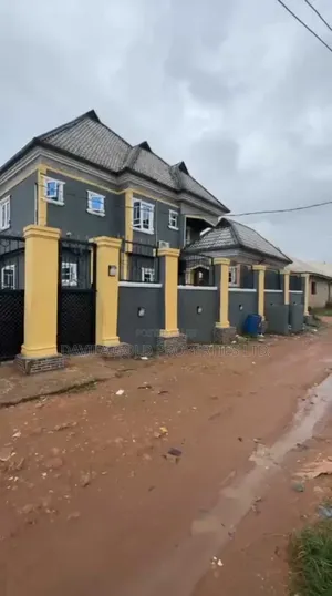 18bdrm Block of Flats in Benin City for sale