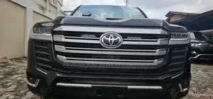 Toyota Land Cruiser LC300 2024 Black