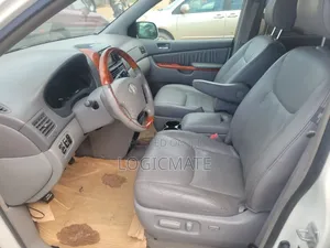 Toyota Sienna 2010 White