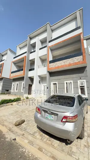 4bdrm Townhouse/Terrace in Peachville Estate, Kaura for sale