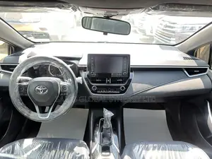 Toyota Corolla SE 2021 Blue