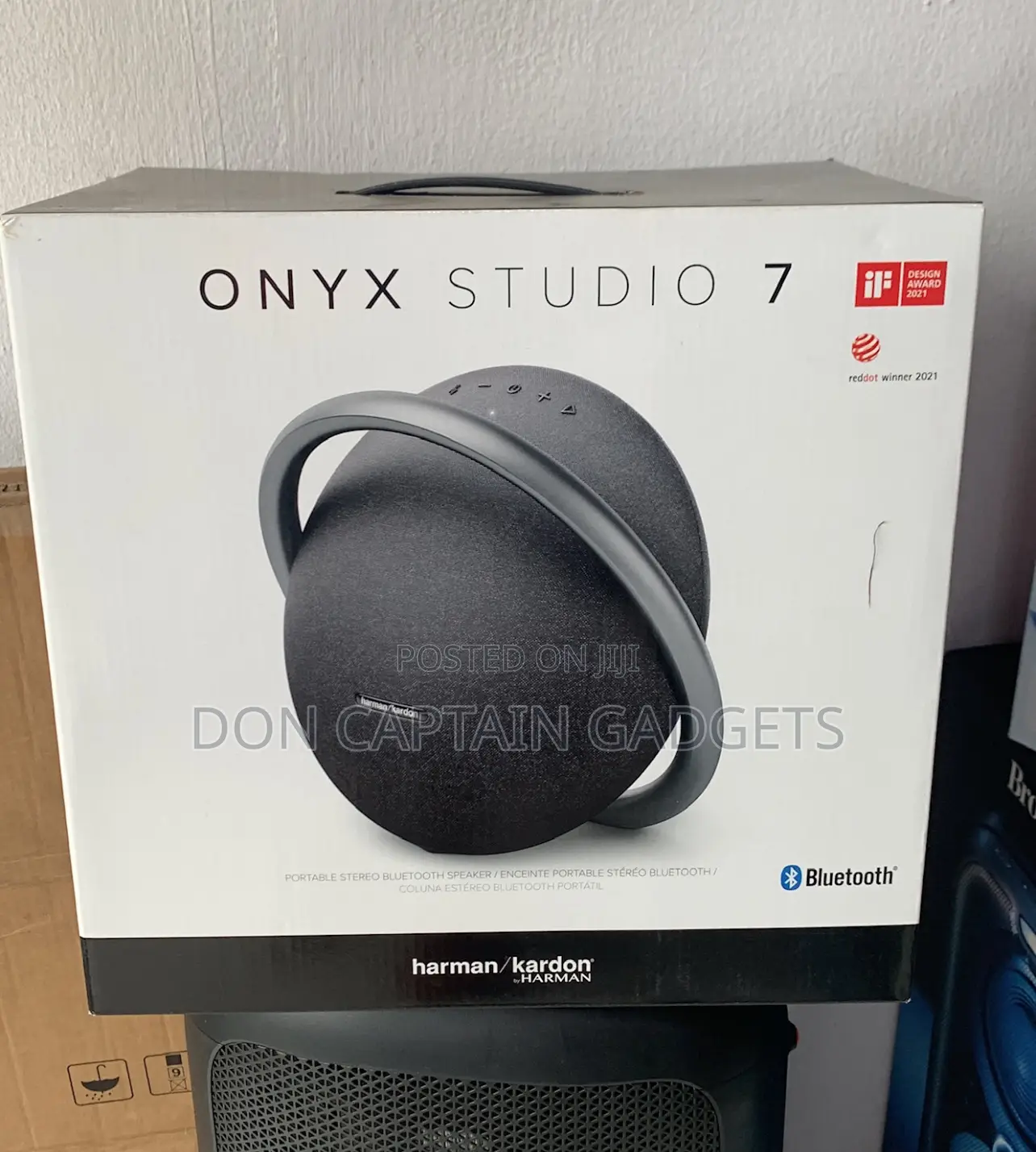 Onyx Studio 7 ( Black )
