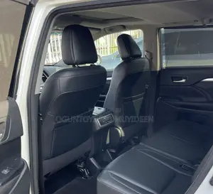 Toyota Highlander XLE V6 4x2 (3.5L 6cyl 6A) 2016 White
