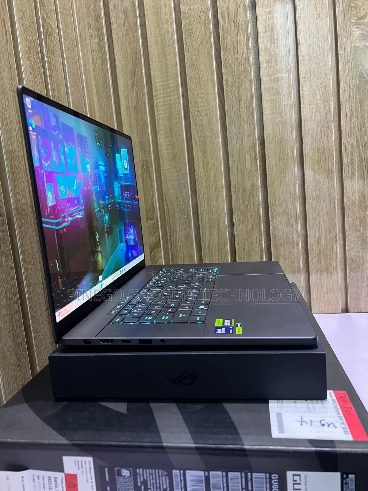 Laptop Asus ROG Zephyrus G16 16GB Intel Core Ultra 9 SSD 1T