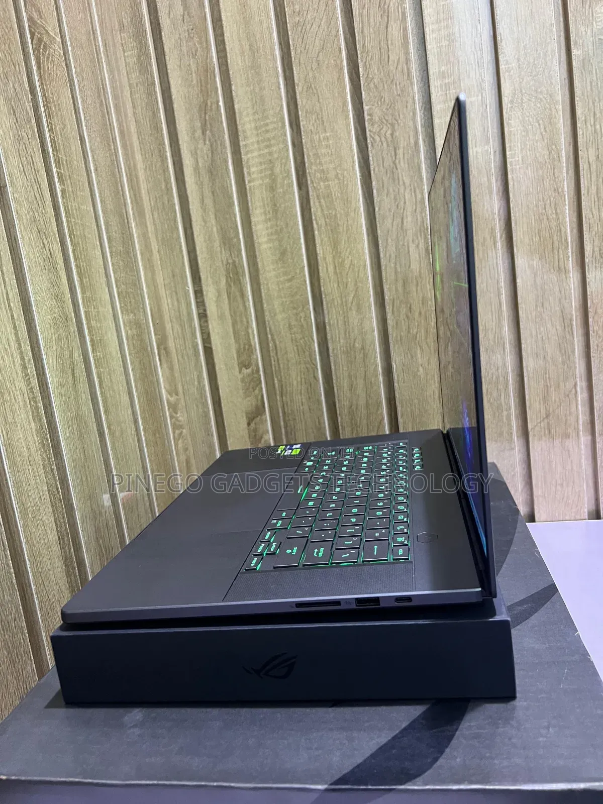 Laptop Asus ROG Zephyrus G16 16GB Intel Core Ultra 9 SSD 1T