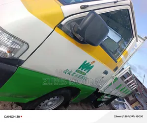 Mitsubishi Delica 2014 Yellow