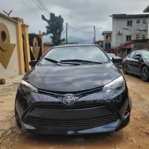 Toyota Corolla LE (1.8L 4cyl 2A) 2018 Blue