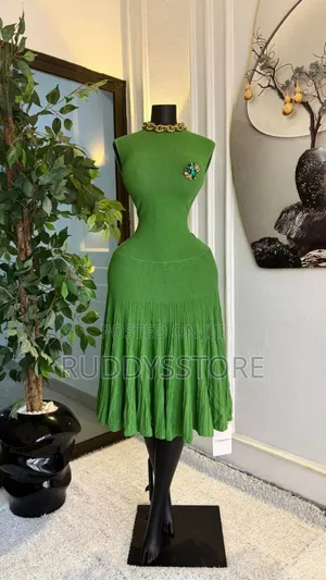 Pleated Sleeveless Green Dress – Elegant Classy Look