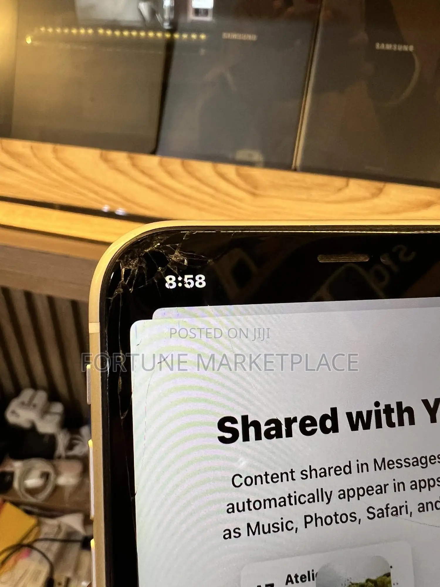 Apple iPhone XR 64 GB White