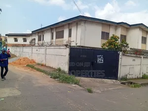 7bdrm Duplex in Berger for sale