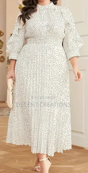 Mid - Year Promo: New Off- White Polka Dot Pleated Gown. Size 2xl.