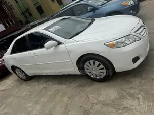 Toyota Camry LE 4dr Sedan (2.5L 4cyl 6A) 2011 White