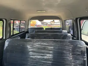 Toyota HiAce 2017 White