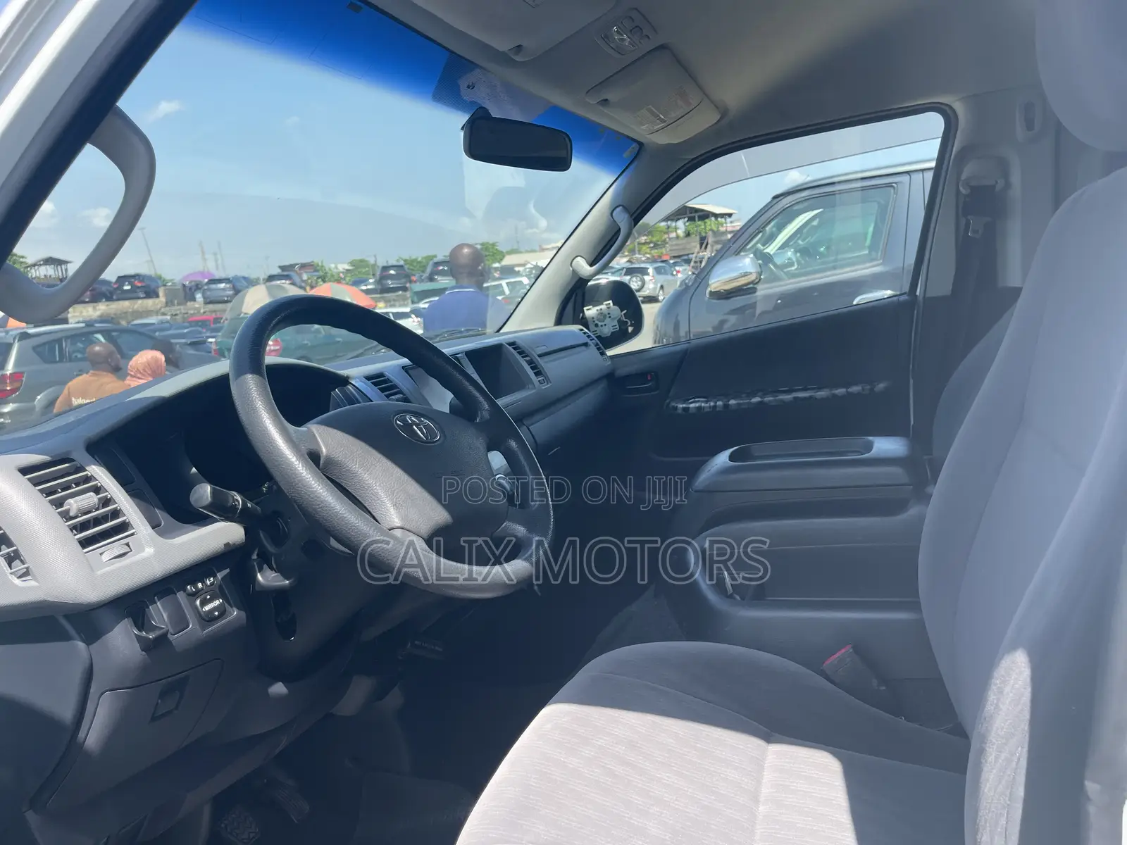 Toyota HiAce 2017 White
