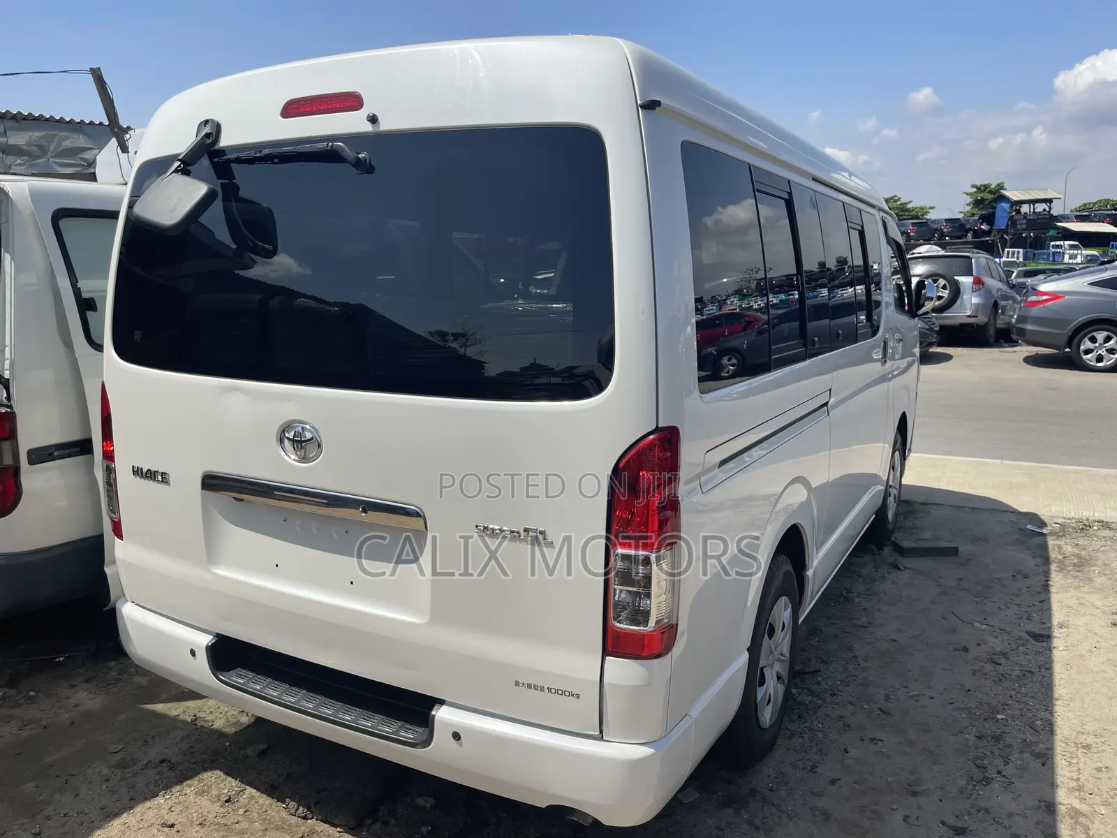 Toyota HiAce 2017 White