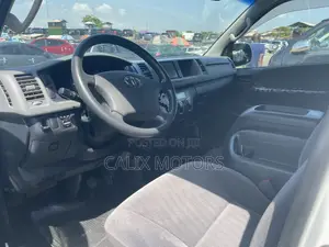 Toyota HiAce 2017 White
