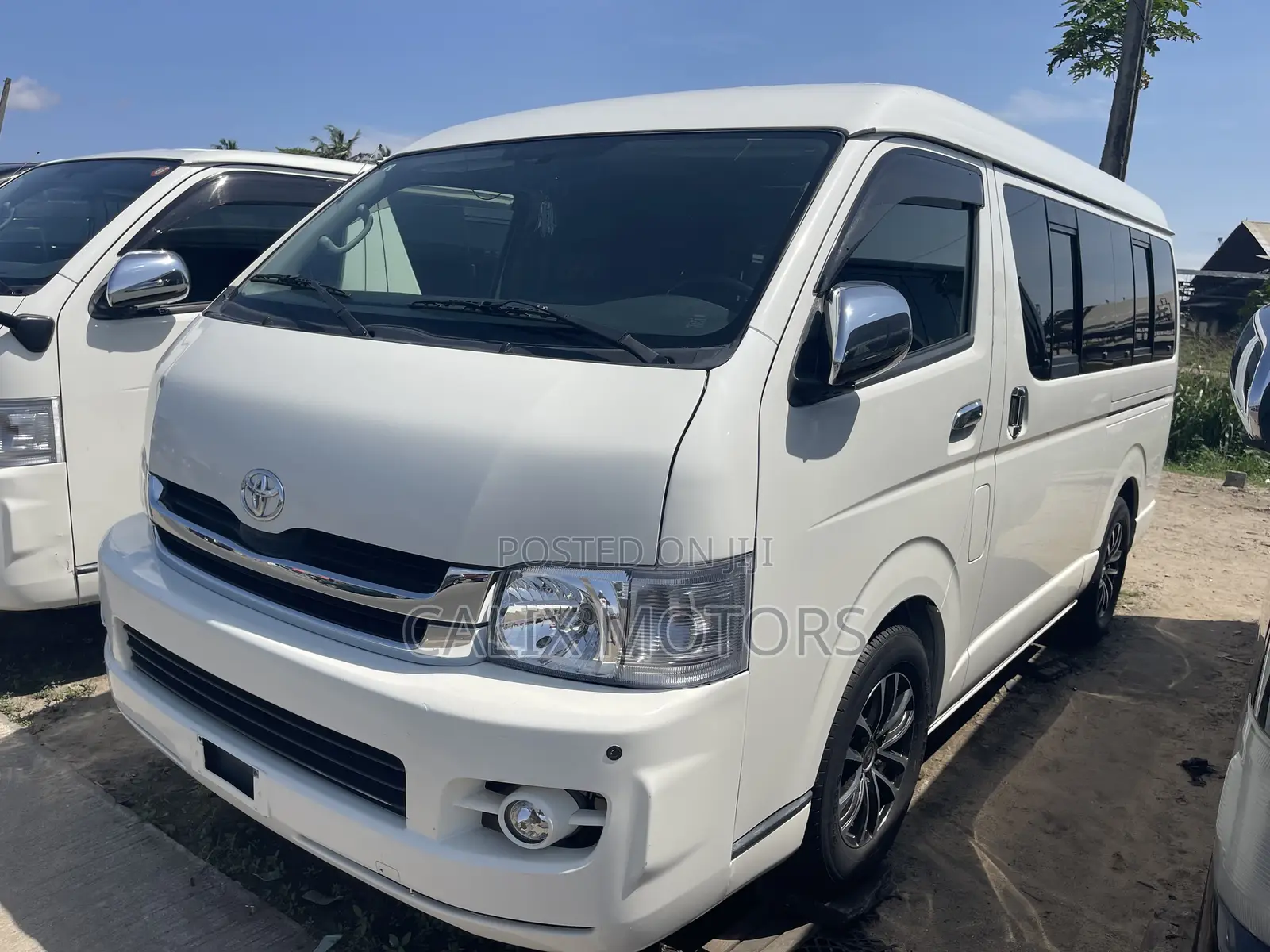 Toyota HiAce 2016 White