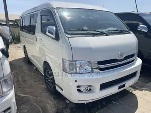 Toyota HiAce 2016 White