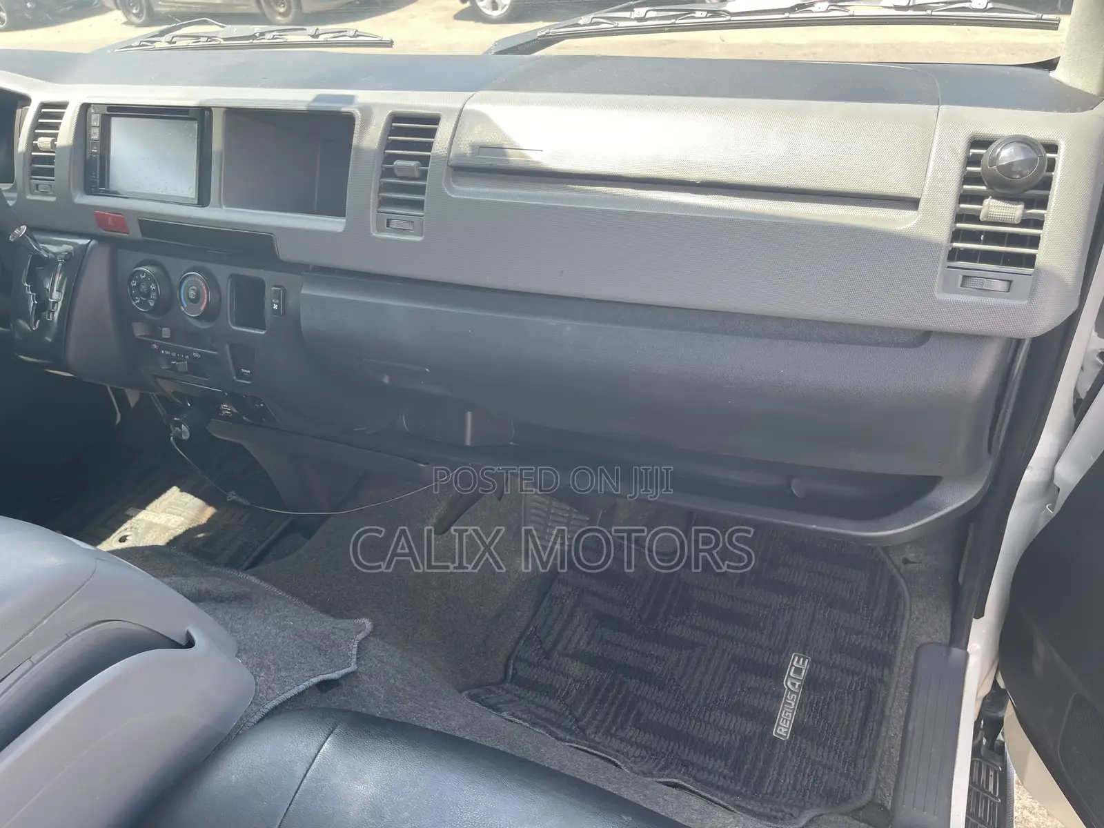 Toyota HiAce 2016 White