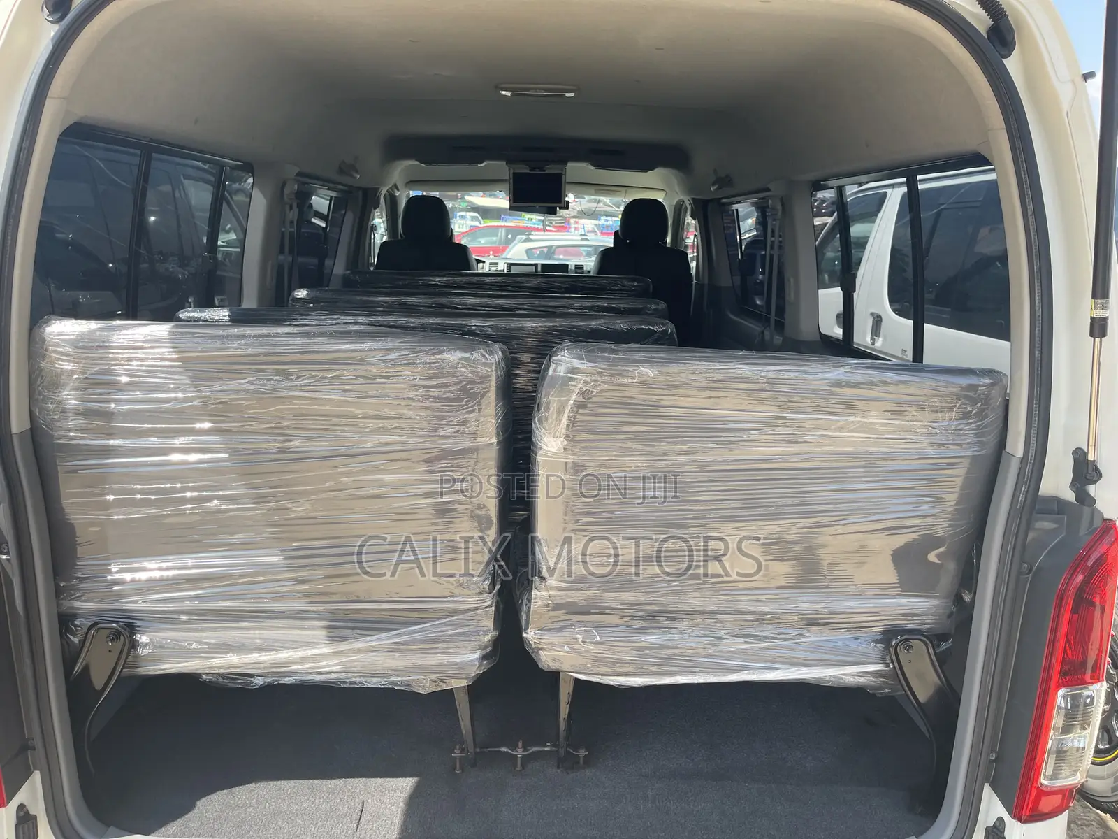 Toyota HiAce 2016 White