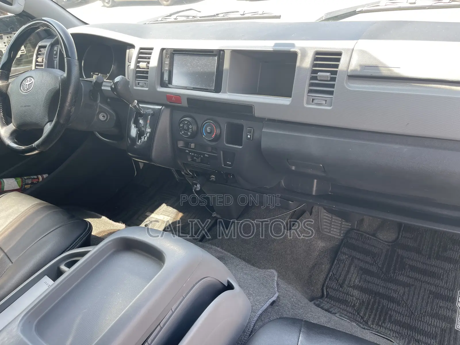 Toyota HiAce 2016 White
