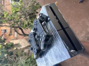 Clean Black Playstation 4