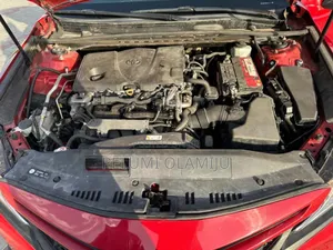 Toyota Camry XLE (2.5L 4cyl 8A) 2019 Red