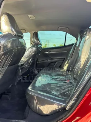 Toyota Camry XLE (2.5L 4cyl 8A) 2019 Red