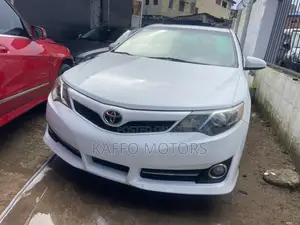 Toyota Camry SE 4dr Sedan (2.5L 4cyl 6A) 2012 White