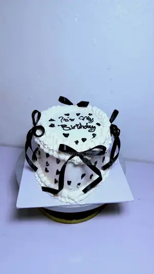 Size 7 Love Shape Vintage Cake (2 Layers)